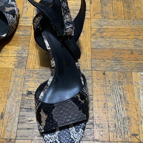 Coach sandals size 7.5 only used twice good condition - Picture 4 of 5